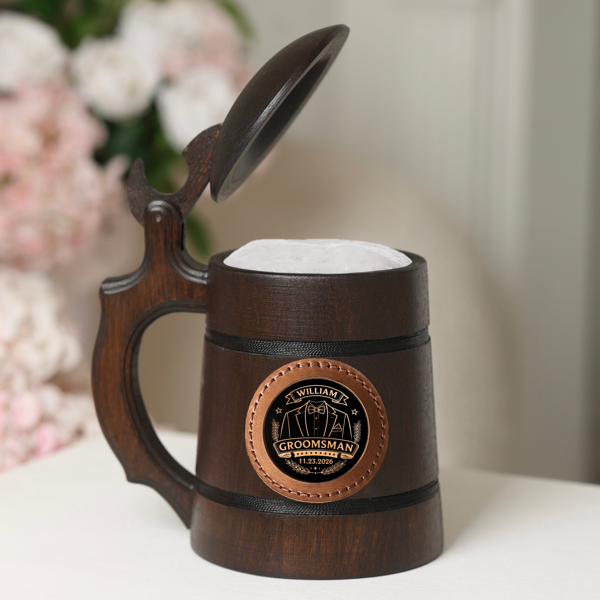 Personalized Oak Beer Mug with Lid, Custom Groomsman Gift, Wooden Tankard 500ml